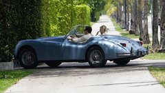 FOTO: Brooklyn Beckham in Nicola Peltz posnemala Meghan Markle in princa Harryja
