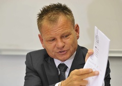 Ajda Brlec je na zaslišanje preiskovalne komisije prišla z odvetnikom Matozom