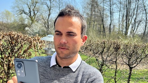 Jernej Damjan tale telefon uporablja namesto časopisa