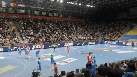 Za rokometaše v Zlatorogu težka borba: Navijači so bili dodaten igralec, a žal brez uspeha