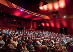 Umrl znani komik, ki se je zaradi kontroverznih šal pogosto znašel v težavah