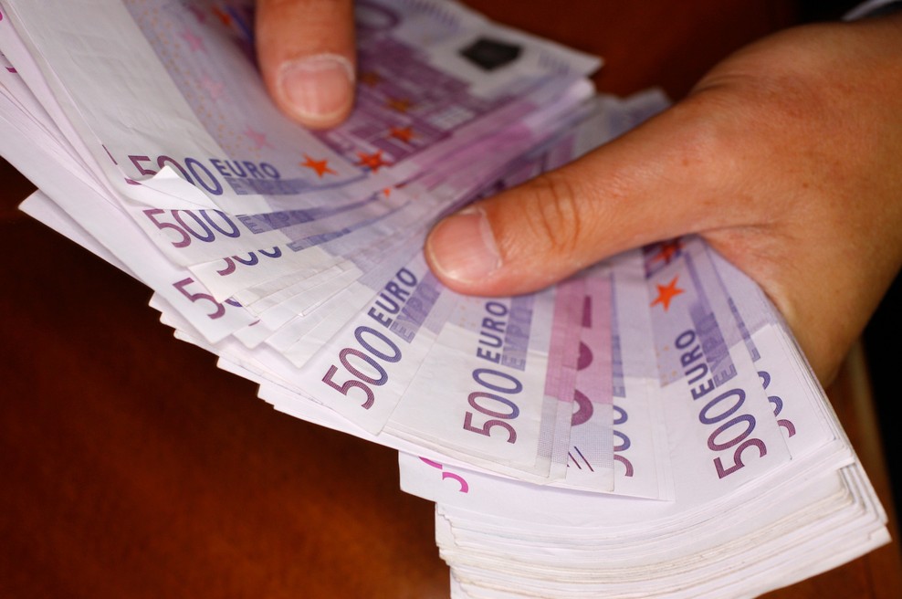 Poglejte, kaj je naredil z 1300 evri, ki jih je našel na cesti (foto: Profimedia)