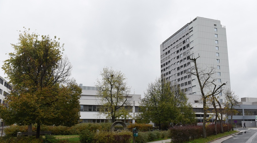 V UKC Maribor zaznali vonj po plinu: pristojni so se nemudoma odzvali (foto: Bobo)