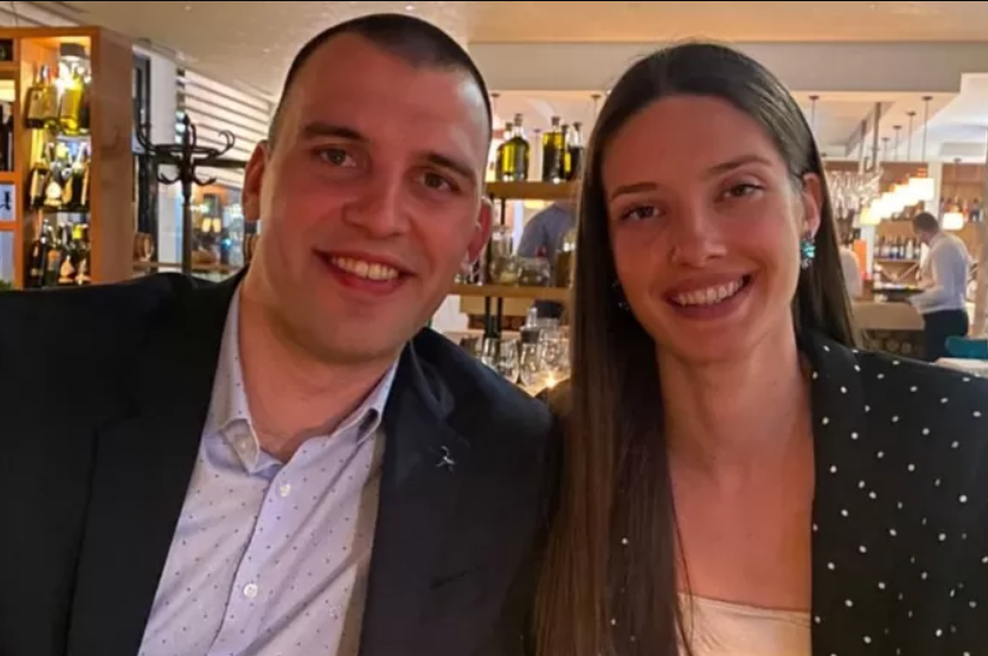VIDEO: Ustavil tekmo, da jo je na parketu zaprosil za roko (foto: Osebni arhiv)