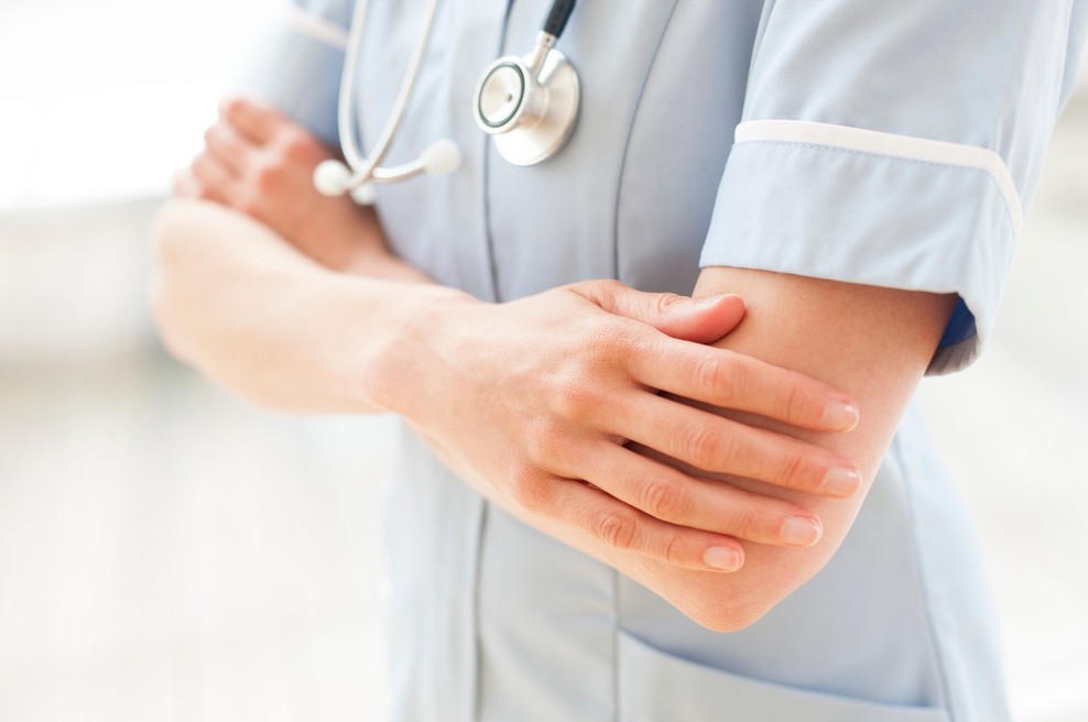 Večina slovenskih medicinskih sester razmišlja o TEM koraku (foto: Profimedia)
