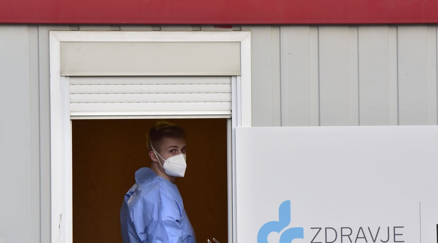 Ne boste verjeli, kolikokrat so nekateri posamezniki zboleli za covidom (foto: Bobo)