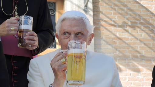 Papež Benedikt XVI. praznuje: kaj počne po upokojitvi?