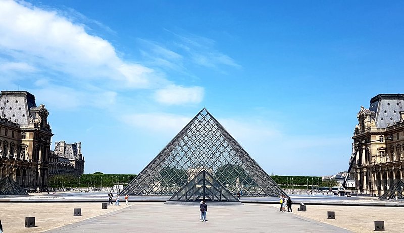 Louvre, Francija.