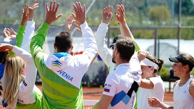 Velik uspeh za Slovenke: vračajo se "dvignjenih glav in z zlato medaljo okoli vratu" (foto: Mednarodna teniška zveza)