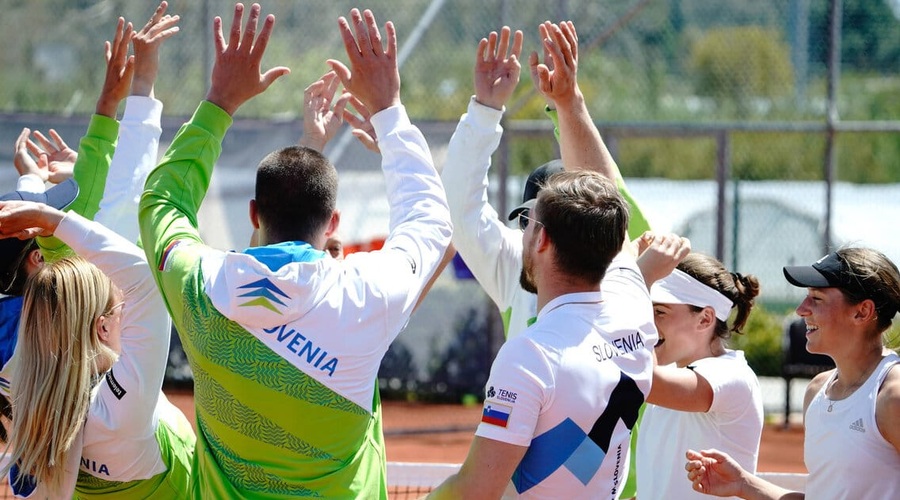 Velik uspeh za Slovenke: vračajo se "dvignjenih glav in z zlato medaljo okoli vratu" (foto: Mednarodna teniška zveza)