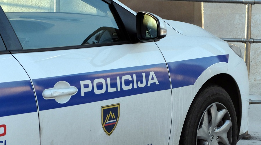 V stanovanju našli mrtvo osebo (foto: Bobo)