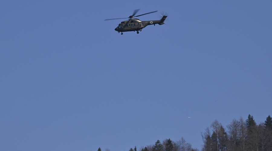 Vojaški helikopter, ki v gorah rešuje ponesrečence, izpostavljen hudi nevarnosti (foto: Žiga Živulović jr./BOBO)