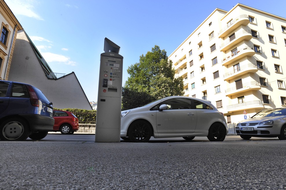 Na Štajerskem serijski vdori v parkomate? (foto: Bobo)