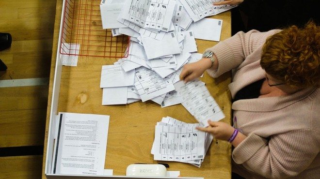 VOLITVE: Je glasovnica veljavna, če se nanjo podpišeš (ali kaj pripišeš)? (foto: profimedia)