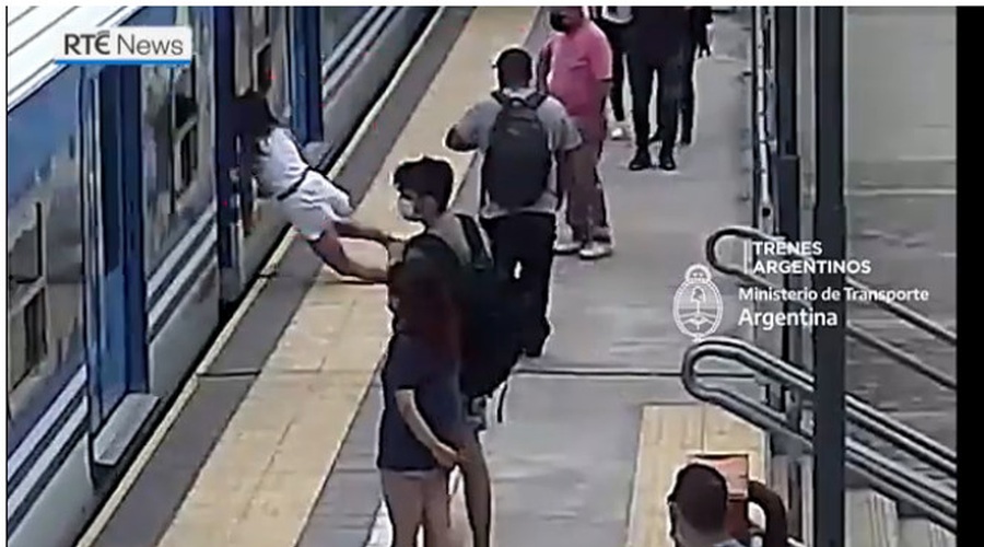»To je ČUDEŽ!«: izgubila je zavest, padla pod vlak in preživela z le nekaj praskami! (foto: Printskrin Youtube)