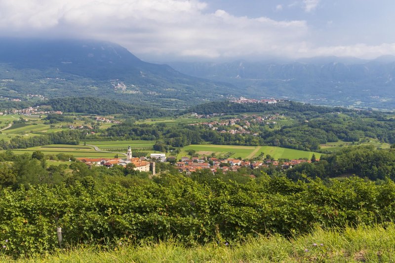 Na vročinskem udaru bo predvsem Vipavska dolina