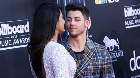 Nick Jonas in Priyanka Chopra RAZKRILA ime otroka: ne boste verjeli, kako močen pomen ima