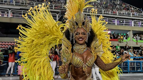 FOTO: Po dveh letih se vrača legendarni karneval: tako so se na ulice podale VROČE Brazilke