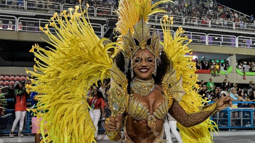 FOTO: Po dveh letih se vrača legendarni karneval: tako so se na ulice podale VROČE Brazilke