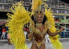 FOTO: Po dveh letih se vrača legendarni karneval: tako so se na ulice podale VROČE Brazilke