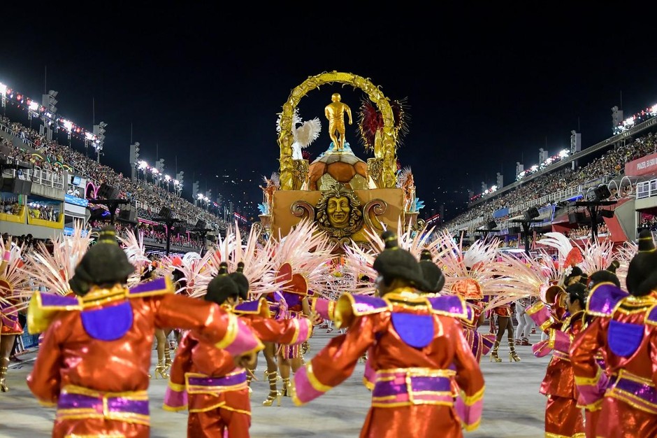 Karneval je načeloma sestavljen iz dveh delov: uradni in neuradni karneval. Uradni karneval se odvija na Sambadromu, na stadionu, zgrajenem …