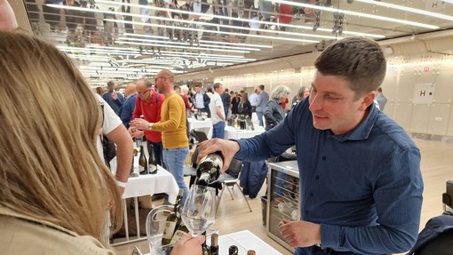 (FOTO) Kako je novinarka Vajnhandl "shendlala" vina?