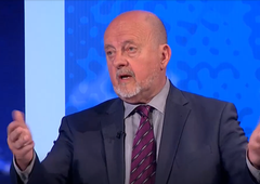 Tviteraši o Jelinčičevem odhodu s soočenja: "Padel za Slovenijo." "Edini, ki je studio zapustil spektakularno."