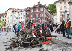 Iz Ljubljanice potegnili pol tone smeti: TO je bil najbolj nenavaden predmet