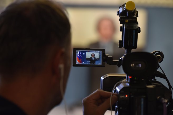 Zakon o medijih buri duhove: "Odpira vrata političnemu vplivu in posega v svobodo izražanja"
