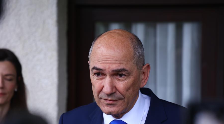 Zmaga novinark proti Janezu Janši (foto: Bobo)