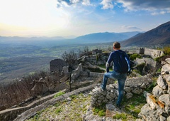 Slovenski državljan je v tujini ukradel ... kaj?