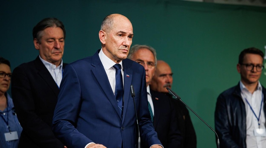 Janševa stranka z interpelacijo proti Golobovi vladi: "Razgradnja naroda, družine, zasebne lastnine in svobodnega podjetništva" (foto: Profimedia)