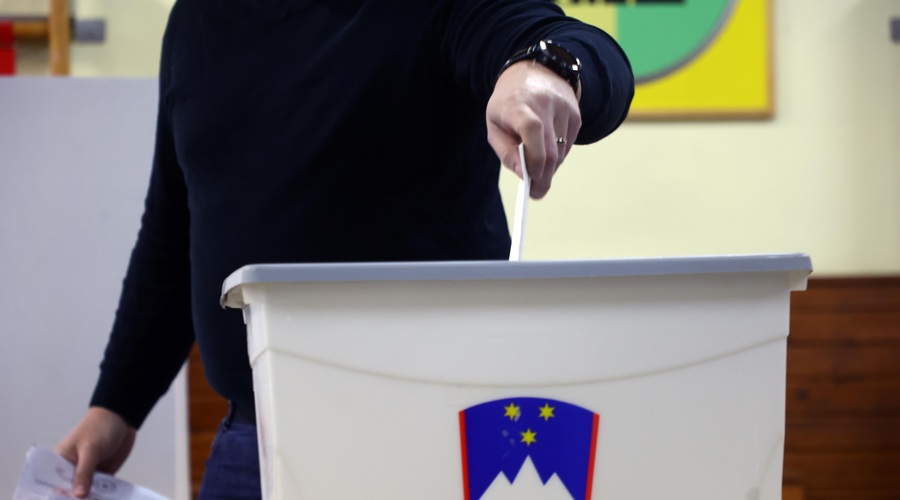 Državna volilna komisija sporočila pomembne datume volitev: nekateri volivci morajo svojo udeležbo najaviti (foto: Bobo)