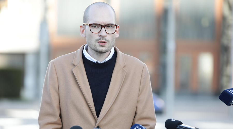 Zadonelo na levem političnem polu: govori se tudi o interpelaciji (foto: Bobo)