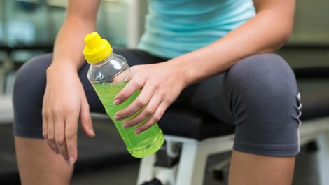 So sladke pijače z dodanimi vitamini in minerali res BOLJŠA izbira?