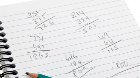 Splet je preplavila na pogled preprosta matematična uganka. Zmedla je celo kalkulator, bo tudi vas?