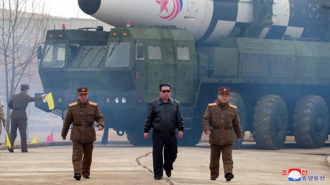 Kim Jong-un zaukazal pripravljenost nuklearnih sil (nas mora skrbeti?) (foto: profimedia)