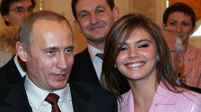 FOTO: Je plastična operacija Putinove skrivne ljubimke Aline Kabajeve več kot očitna? (foto: Profimedia)