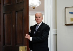 Biden popravlja svoje stare grehe. Pomilostil je tudi varnostnika Johna F. Kennedyja