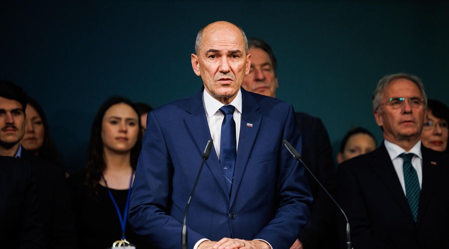 Janša tujim medijem: "Preverite svoje vire" (foto: Profimedia)