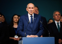 Janša tujim medijem: "Preverite svoje vire"