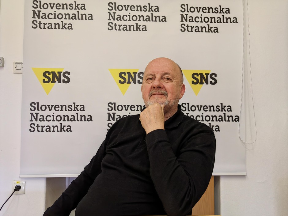 Zmago Jelinčič, trenutno še aktualni poslanec v Državnem zboru in predsednik SNS, mora do 13. maja izprazniti svojo pisarno v …