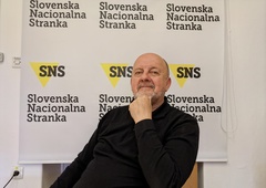 Poglejte, kakšno PISARNO ima Zmago Jelinčič: ne boste verjeli, kaj vse je v njej!