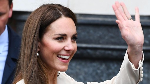 FOTO: To so uhani, ki jih je Kate Middleton podedovala od princese Diane. Kaj niso čudoviti?