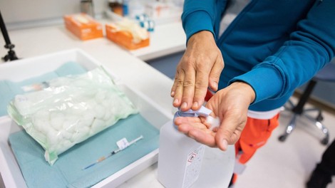 Pred menjavo vlade pospešena analiza epidemije koronavirusa: se bliža novi val?