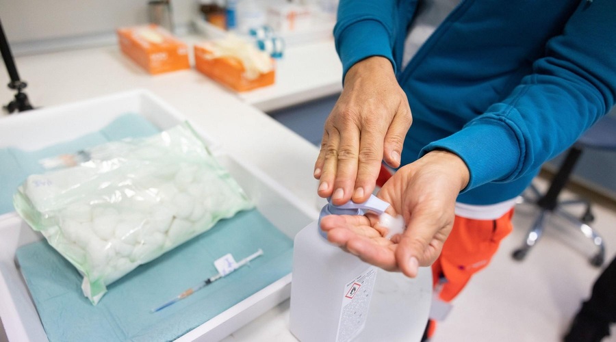 Pred menjavo vlade pospešena analiza epidemije koronavirusa: se bliža novi val? (foto: Profimedia)