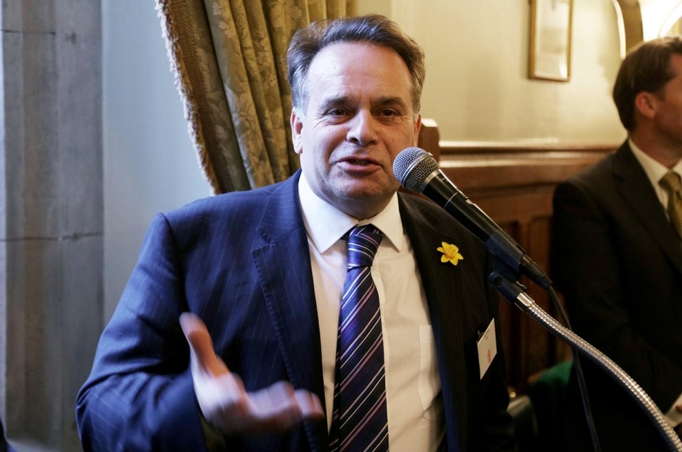Britanskega poslanca suspendirali zaradi tega, kar je na svojem telefonu počel med sejo (foto: Profimedia)