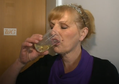 Zakaj znana slovenska imena pijejo svoj urin?