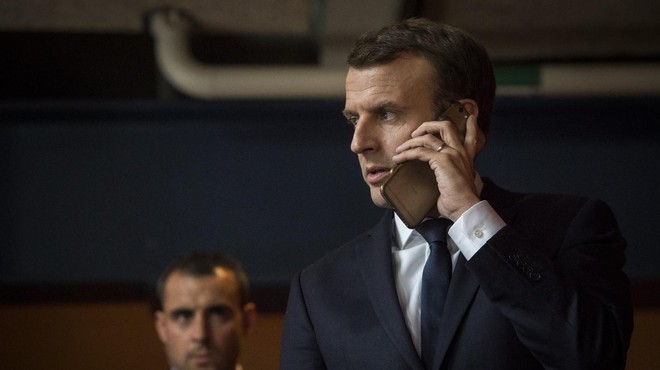 Macron z Zelenskim o nadaljnjih francoskih korakih za pomoč Ukrajini (foto: Profimedia)