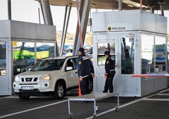 Na meji že gneče, za vstop v državo tudi več kot ura čakanja